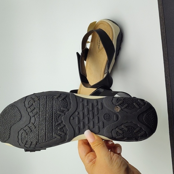 NEW ST. JOHNS BAY ANKLE STRAP SANDALS - Picture 10 of 12